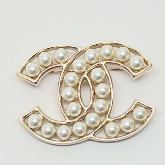 Chanel CC Pearl Brooch in Gold Hardware - Picture 1 of 7